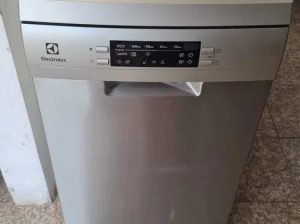 Masina de spalat vase noua resigilata Electrolux ESG62300SX-9 seturi