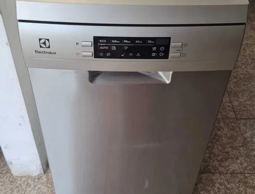 Masina de spalat vase noua resigilata Electrolux ESG62300SX-9 seturi