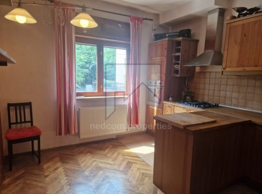 Teiul Doamnei, vanzare apartament 4 camere (E1+M) in vila (S+P+E1+M)