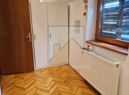 Teiul Doamnei, vanzare apartament 4 camere (E1+M) in vila (S+P+E1+M)