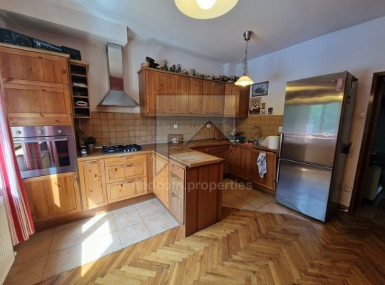 Teiul Doamnei, vanzare apartament 4 camere (E1+M) in vila (S+P+E1+M)